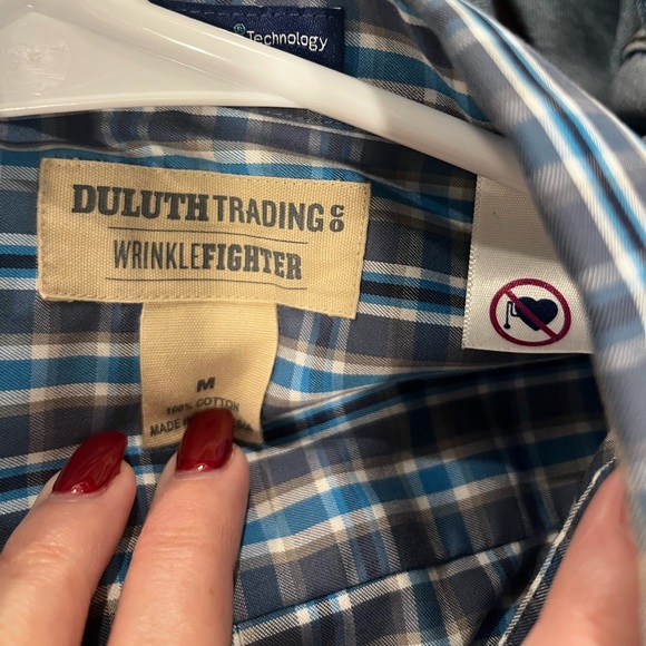 Mens Wrinklefighter dress shirt from Duluth Trading Company. Size medium - Picture 3 of 4
